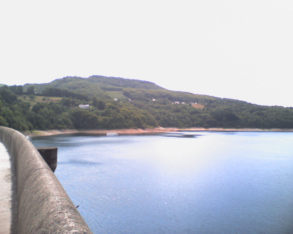 Lac de retenue du barrage de Bort-les-orgues
