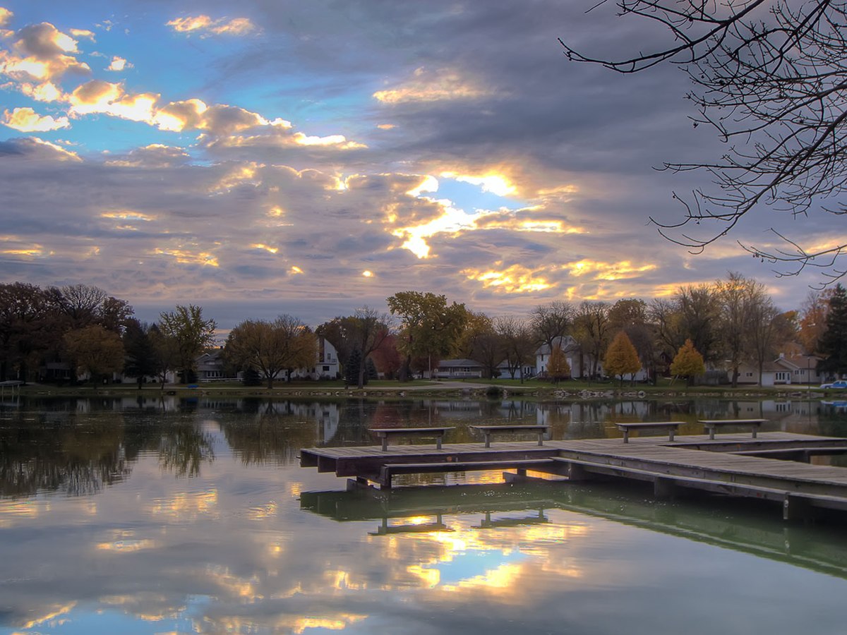 Lake morning (hdr) (1759580544).jpg