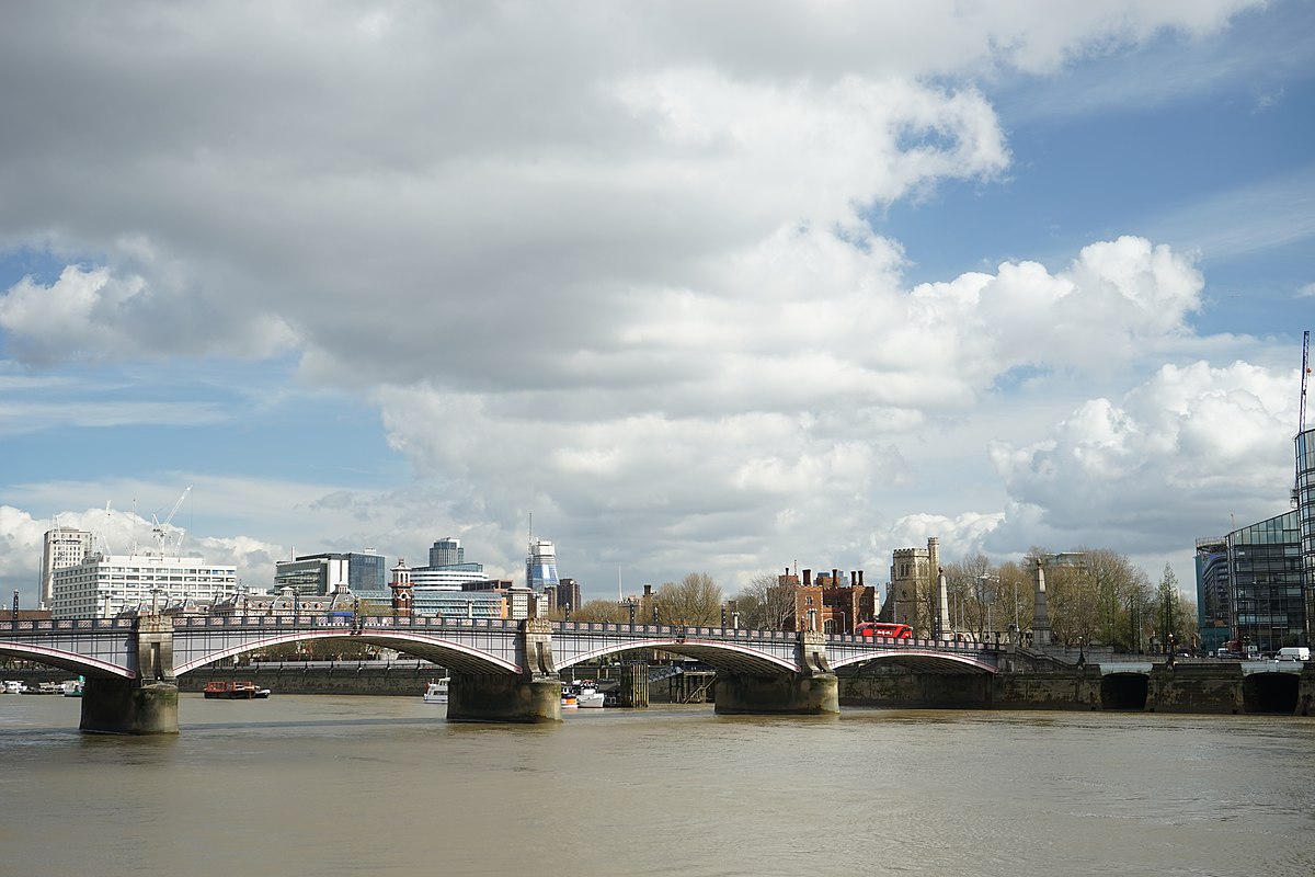 Lambeth Bridge upstream side.jpg