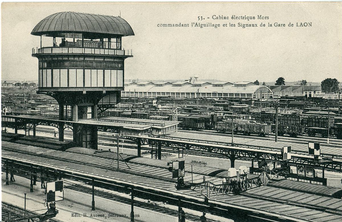 Poste d'aiguillage de la gare de Laon, technologie Mors à enclenchement mécanique de leviers d'itinéraires, construit vers 1925 par la Compagnie du Nord