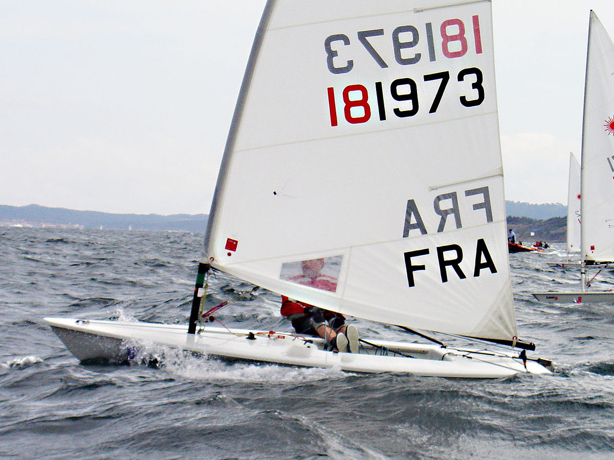 Laser standard naviguant au près