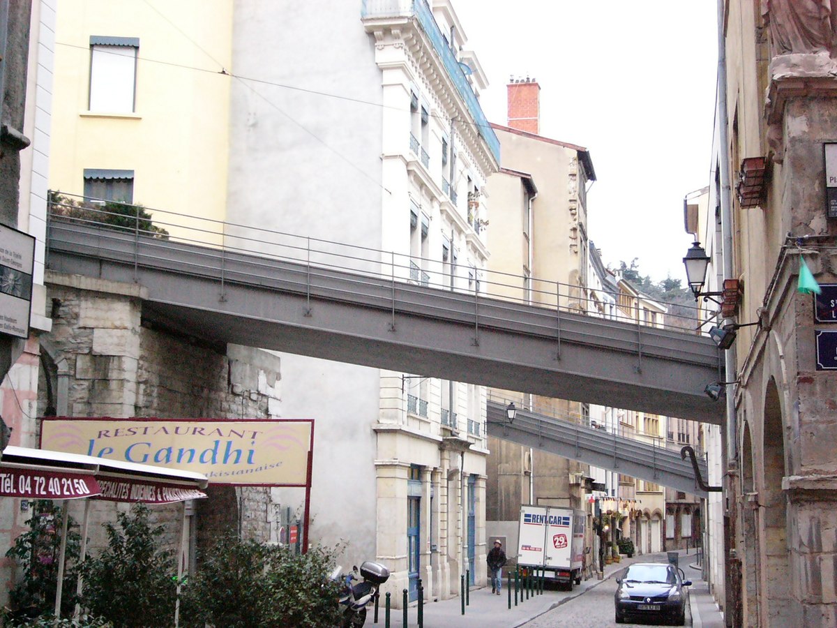 Le départ de la station St Jean du funiculaire.