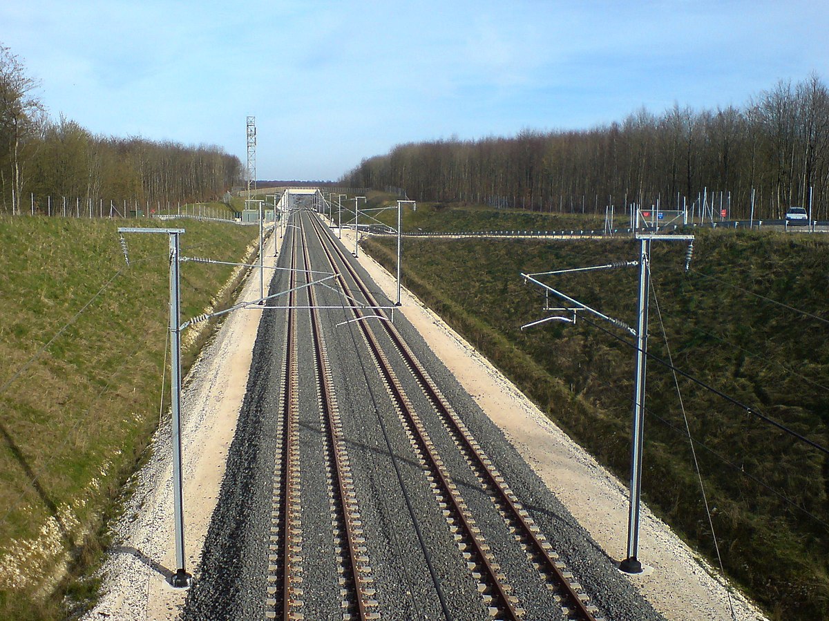 La LGV Est au PK 217 près de la gare de Meuse