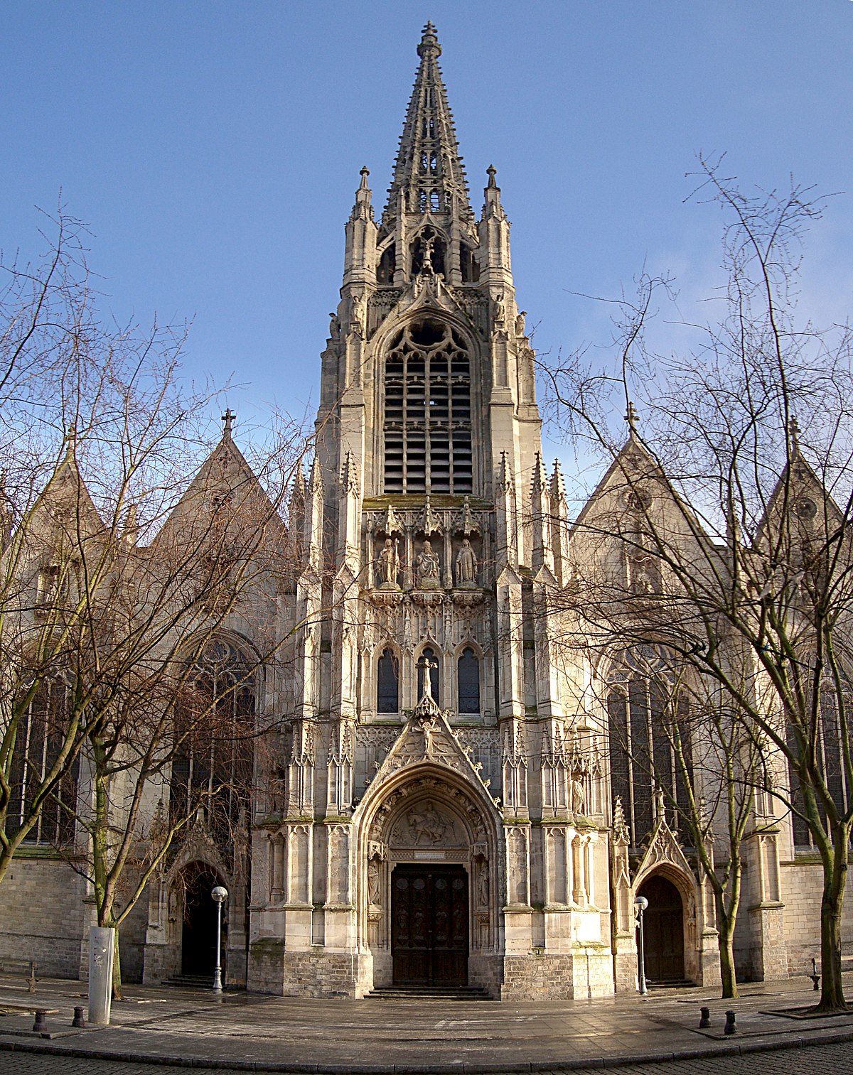 Lille porche eglise St Maurice.jpg