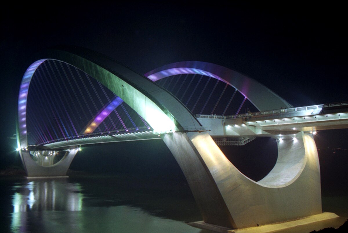Ling-Tie bridge in Nanning.jpg