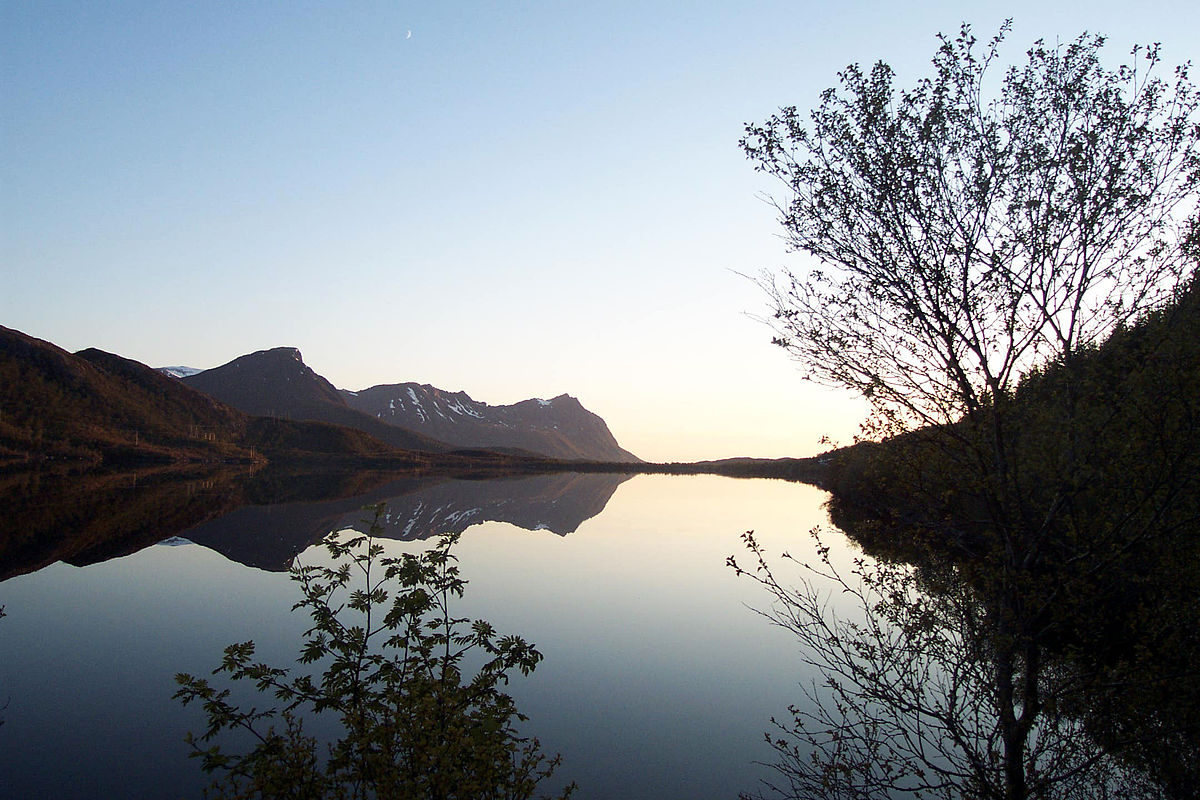 Lofoten reflet lac (2).JPG
