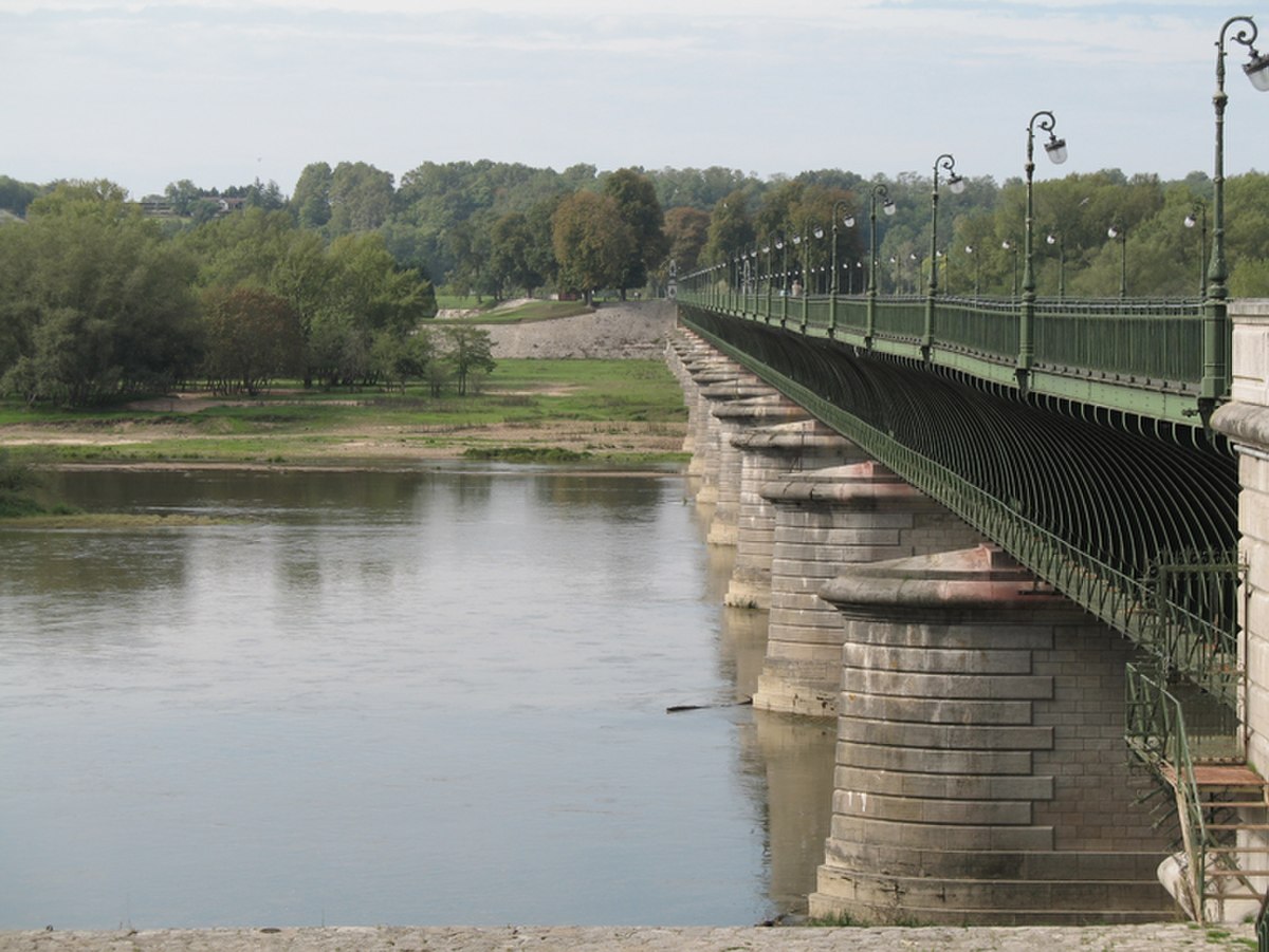 Loire et pont canal de Briare.jpg
