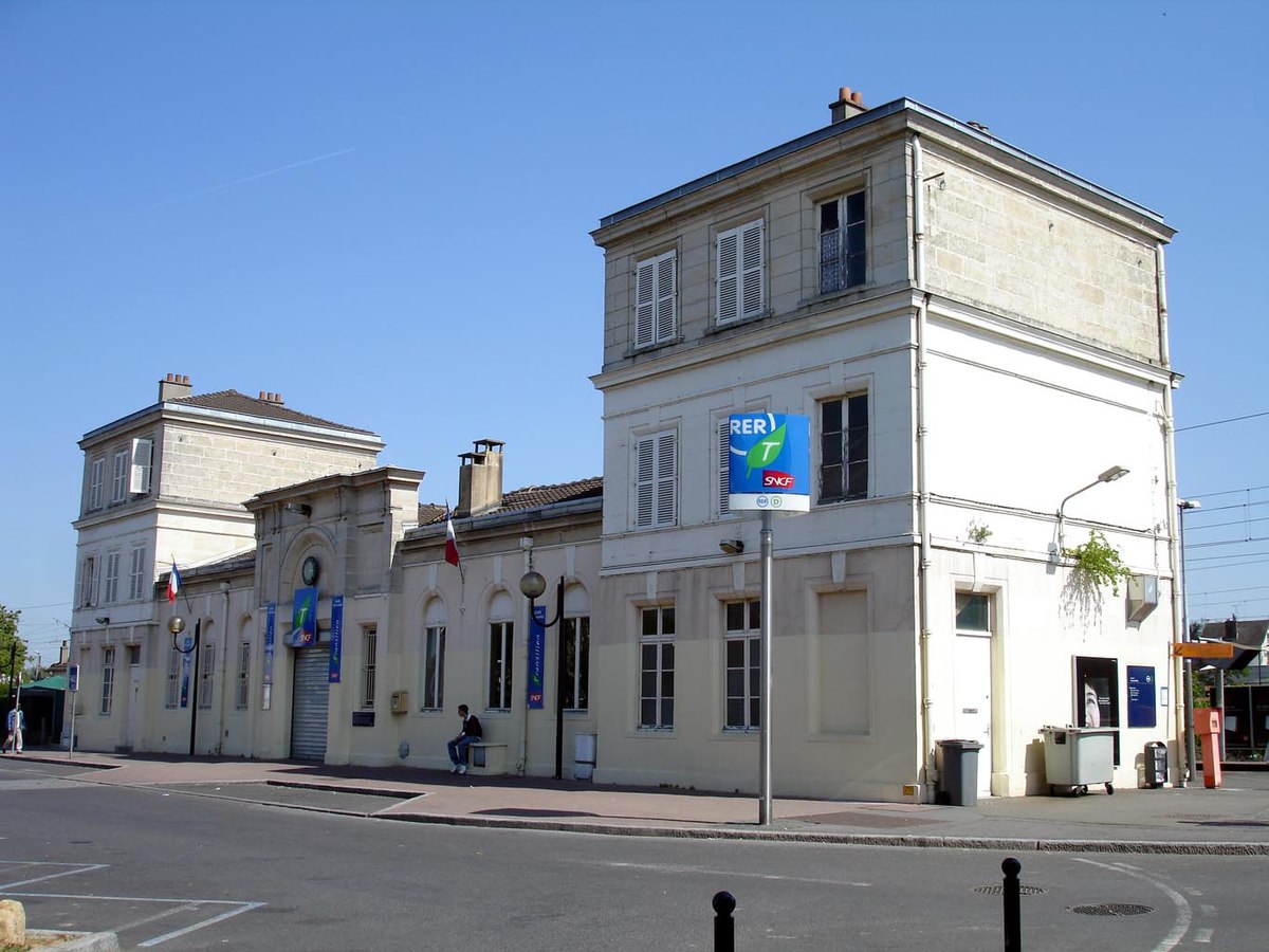 Gare de Louvres