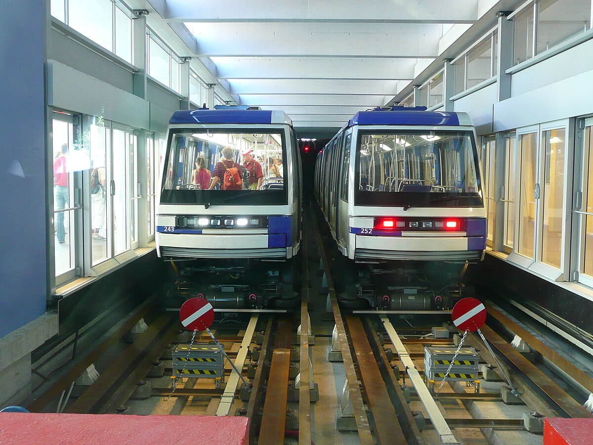 M2-Ouchy-2-trains.jpg
