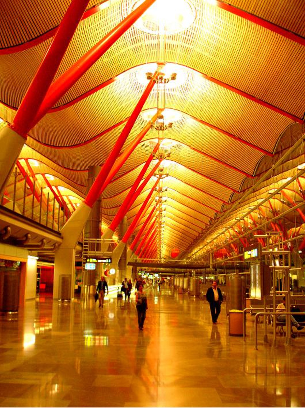 Aéroport de Madrid-Barajas: nouveau terminal « T4 ».