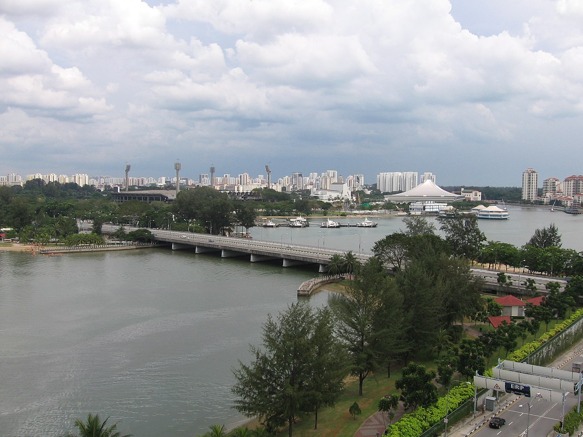 Merdeka Bridge, Dec 05.JPG