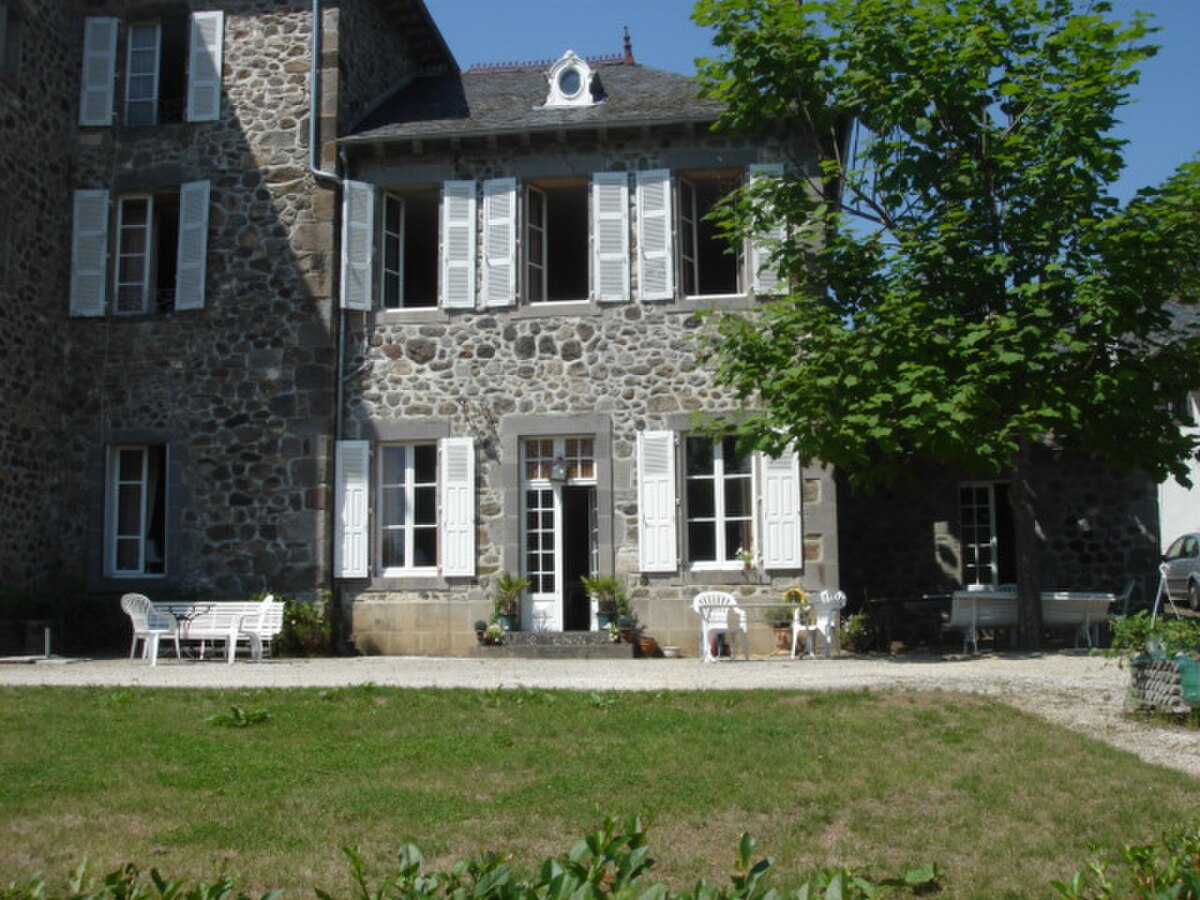 Messac gazon aile est.JPG