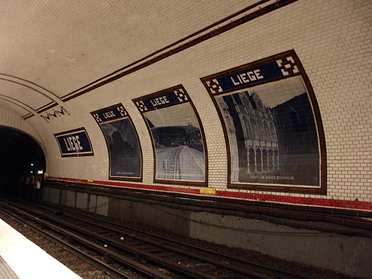 Metro de Paris - Ligne 13 - station Liege 05.jpg