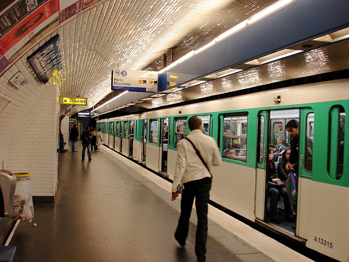 Place de Clichy (métro de Paris)