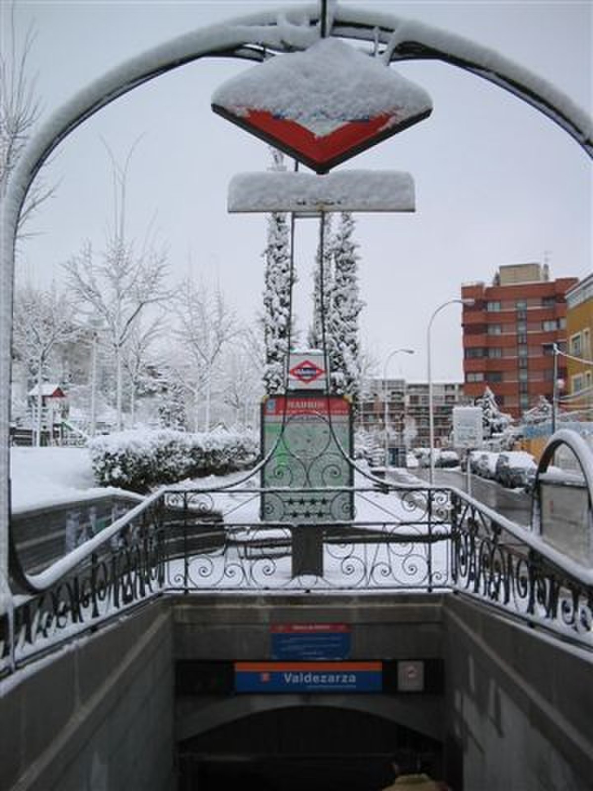 La station Valdezarza (Linie 7); lors des chutes de neige, le fonctionnement du réseau largement souterrain est peu perturbé