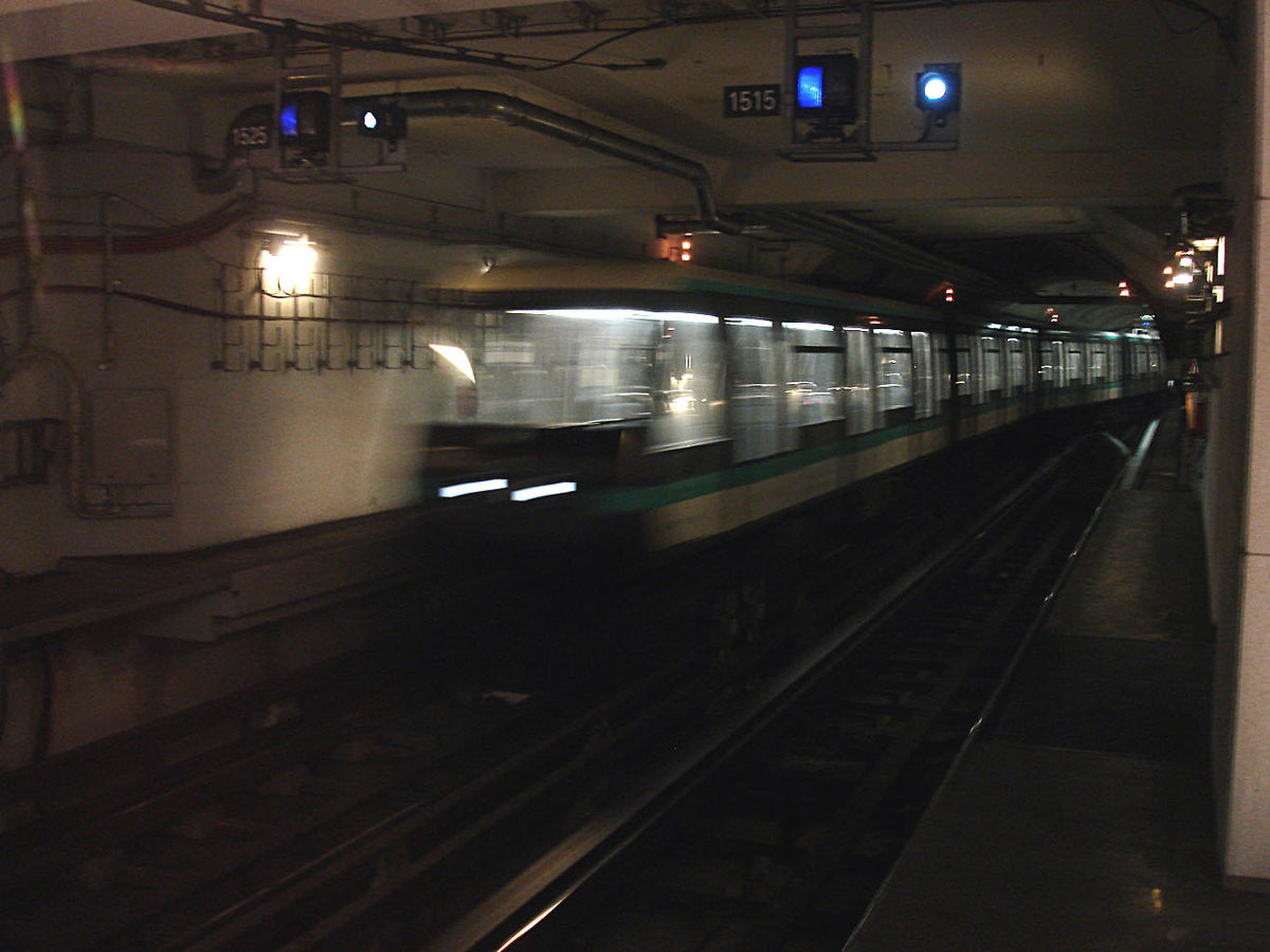 Metro Paris - Ligne 14 - station Olympiades tunnel 03.jpg