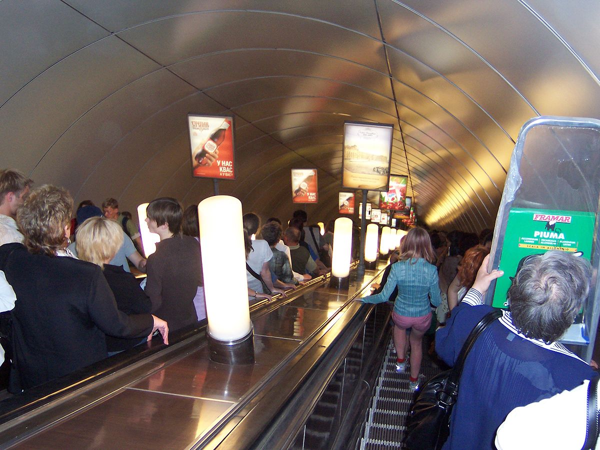 La longue descente vers la station Moskovskaya