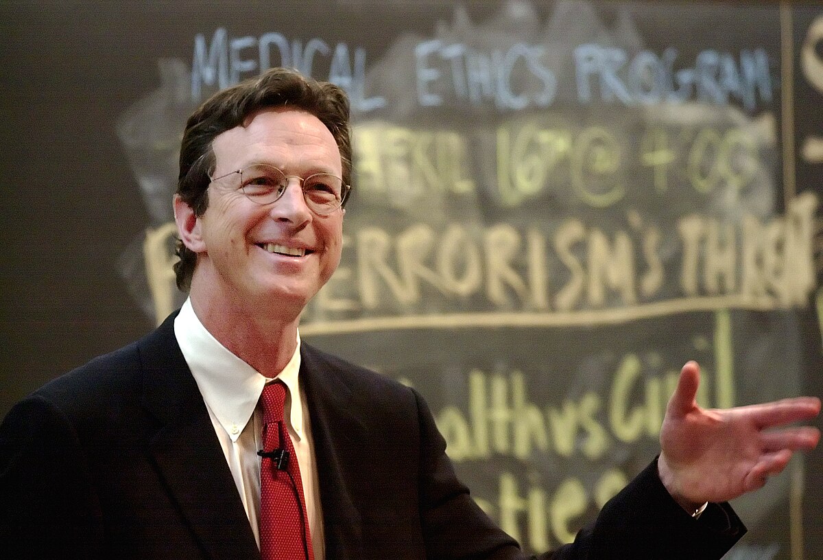 Michael Crichton en avril 2002 à l'université de Harvard