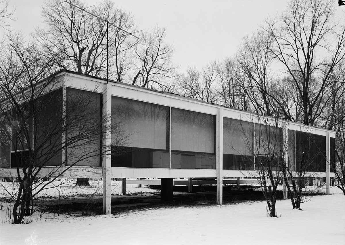 Mies van der Rohe photo Farnsworth House Plano USA 9.jpg
