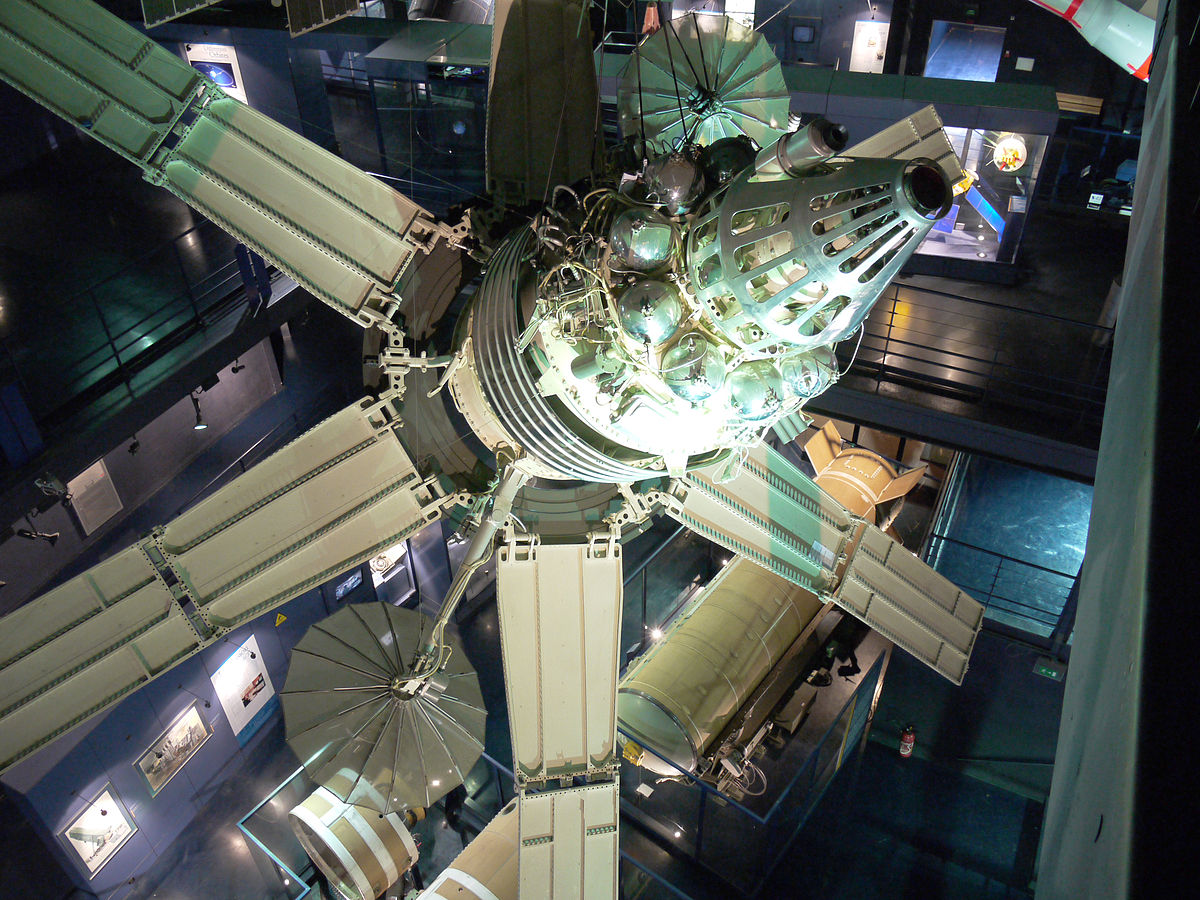 Molniya (satellite)