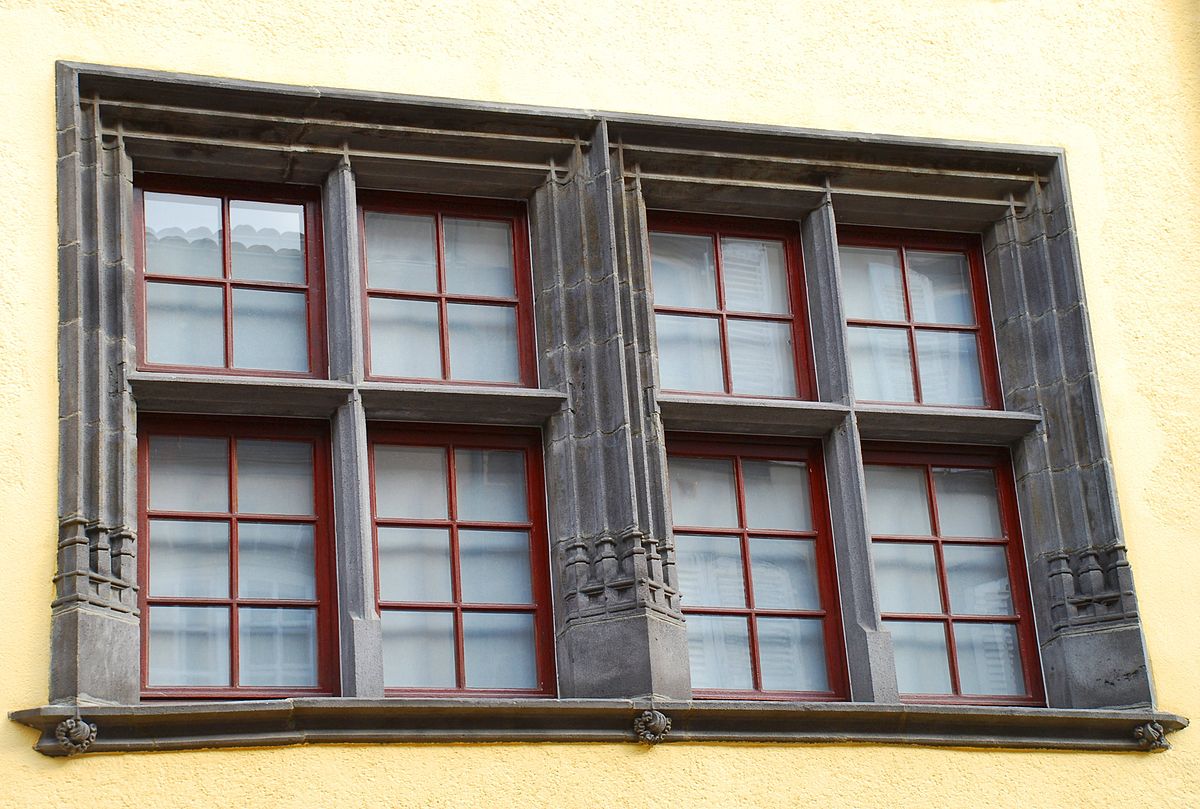 Une fenêtre à Meneau dans le quartier de Montferrand à Clermont-Ferrand (Puy-de-Dôme).
