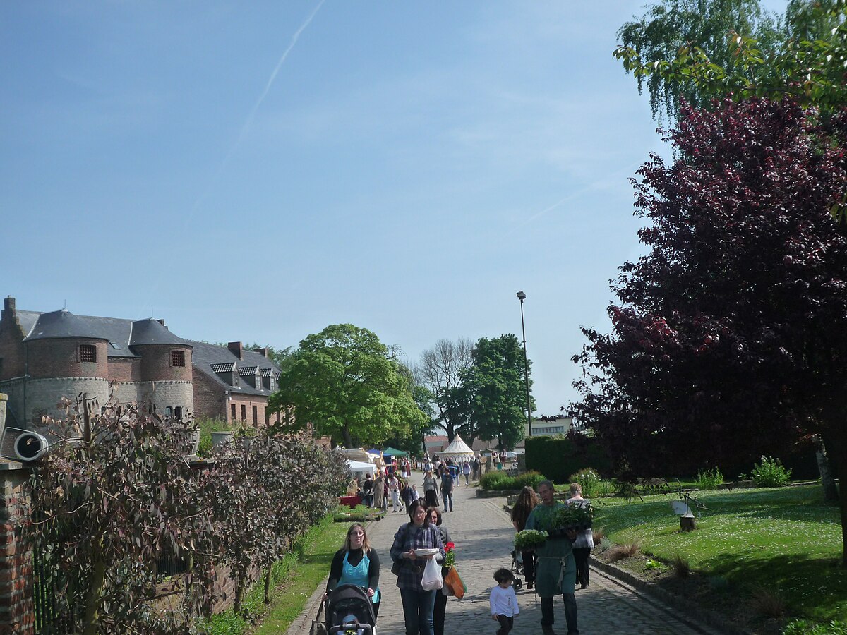 Montigny-en-Ostrevent - Château de Montmonrency (02).JPG