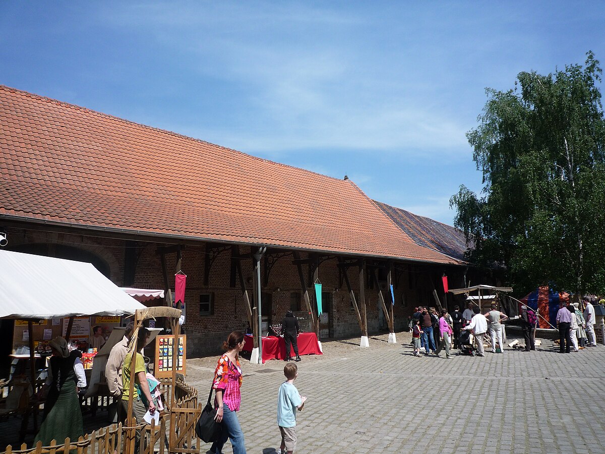 Montigny-en-Ostrevent - Château de Montmonrency (08).JPG