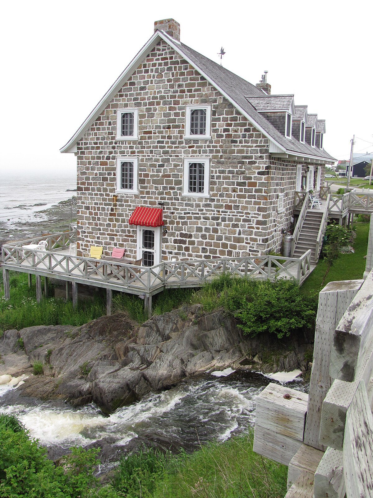Moulin banal du ruisseau à la Loutre (côté Ouest) à Sainte-Luce, en 2009