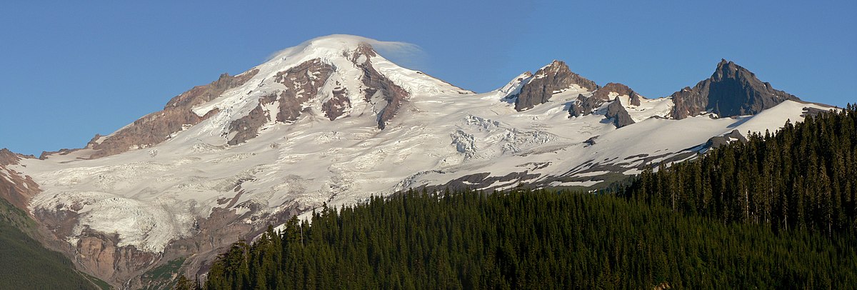 Le mont Baker vu du détroit de Géorgie