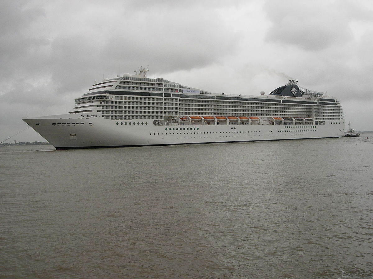 Le MSC Musica le 13 juin 2005 à Saint-Nazaire.