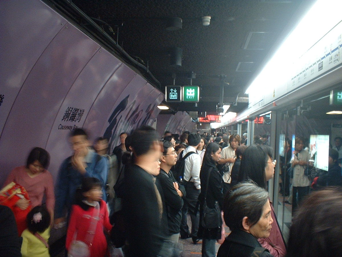 La station Causeway Bay sur la Ligne de l'île (Island Line).