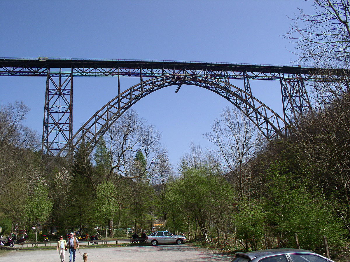 Exemple de pont métallique comprenant une structure en