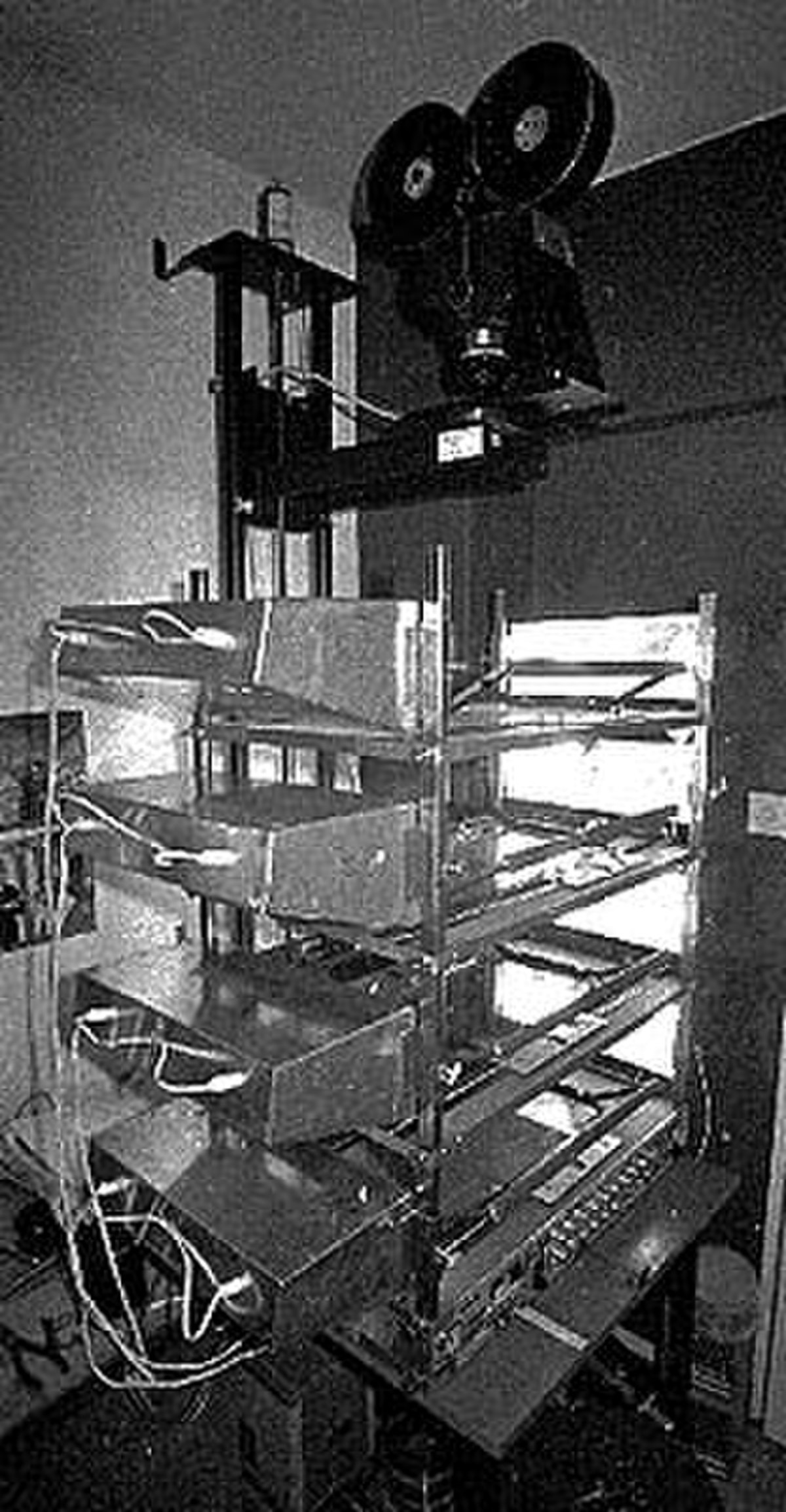 Une reproduction de caméra multiplane par un amateur d'animation.