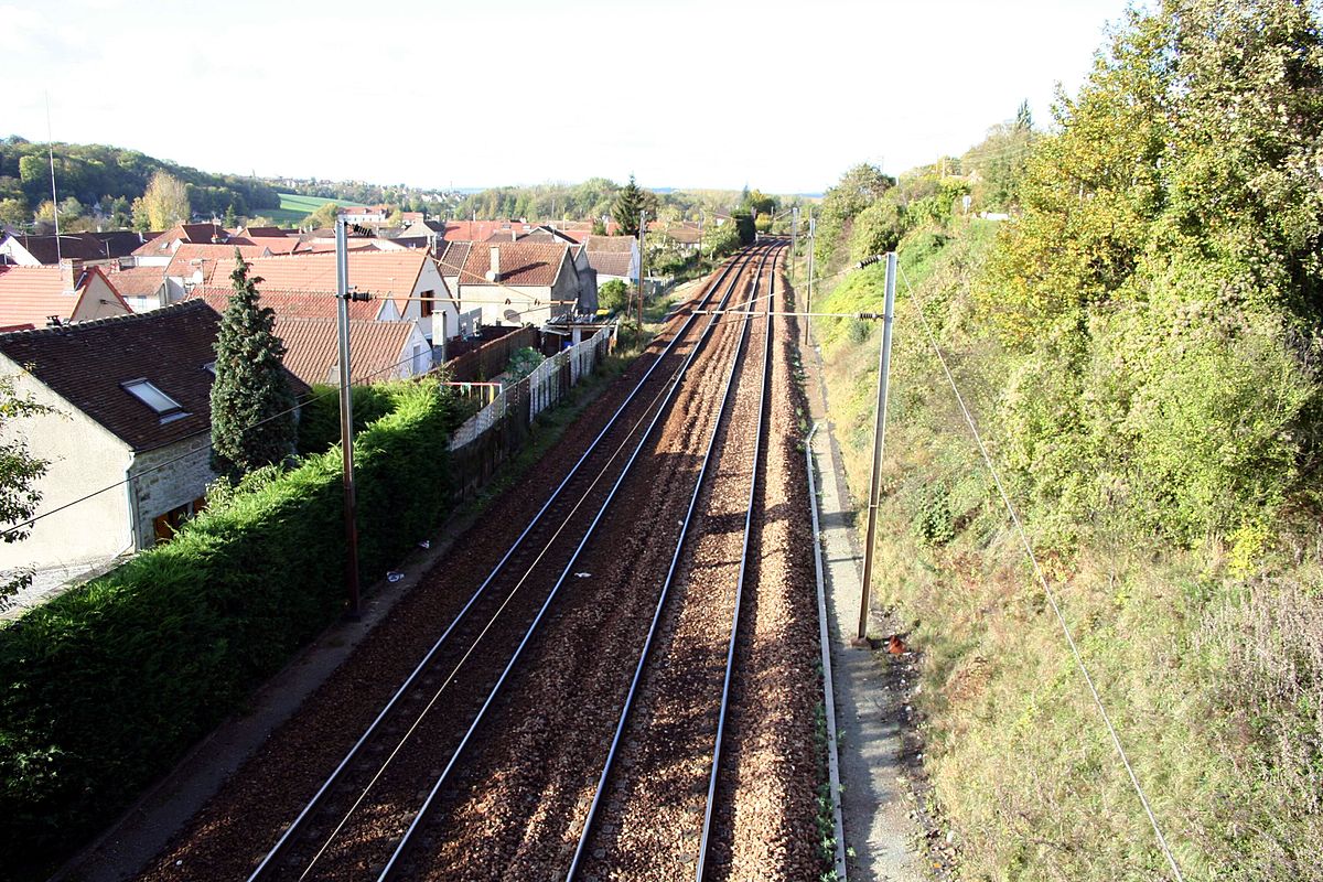 La ligne à la traversée de Nézel