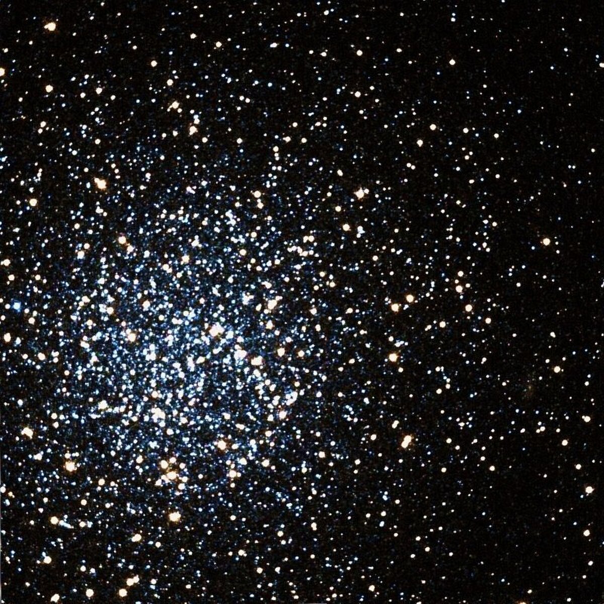 NGC 2419 Hubble WikiSky.jpg