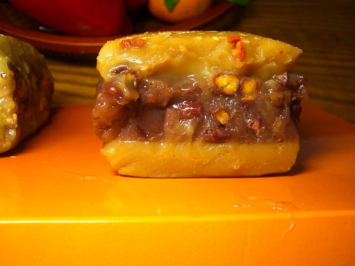 Niangao ??, pâtisserie traditionnelle du Nouvel An : pâte de haricot rouge entre deux couches de pâte de riz glutineux parfumé au longane.