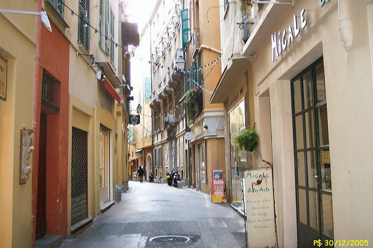 Nice-VieilleVille-PalaisLascaris-RueDroite.jpg