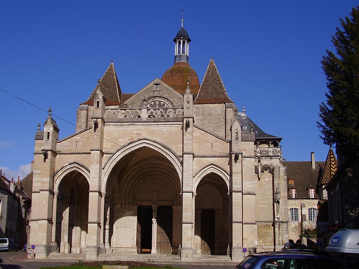Façade de la collégiale Notre-Dame de Beaune