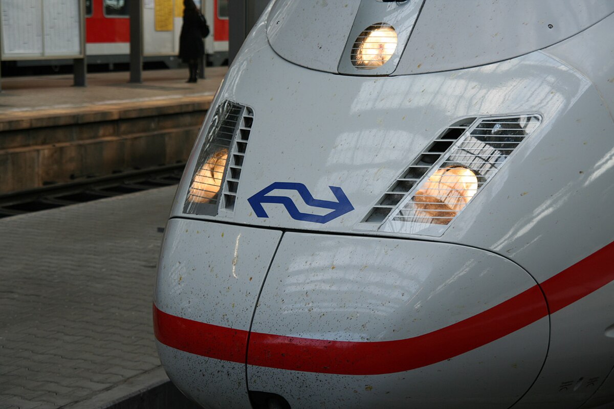 Emblème de la NS sur un ICE 3