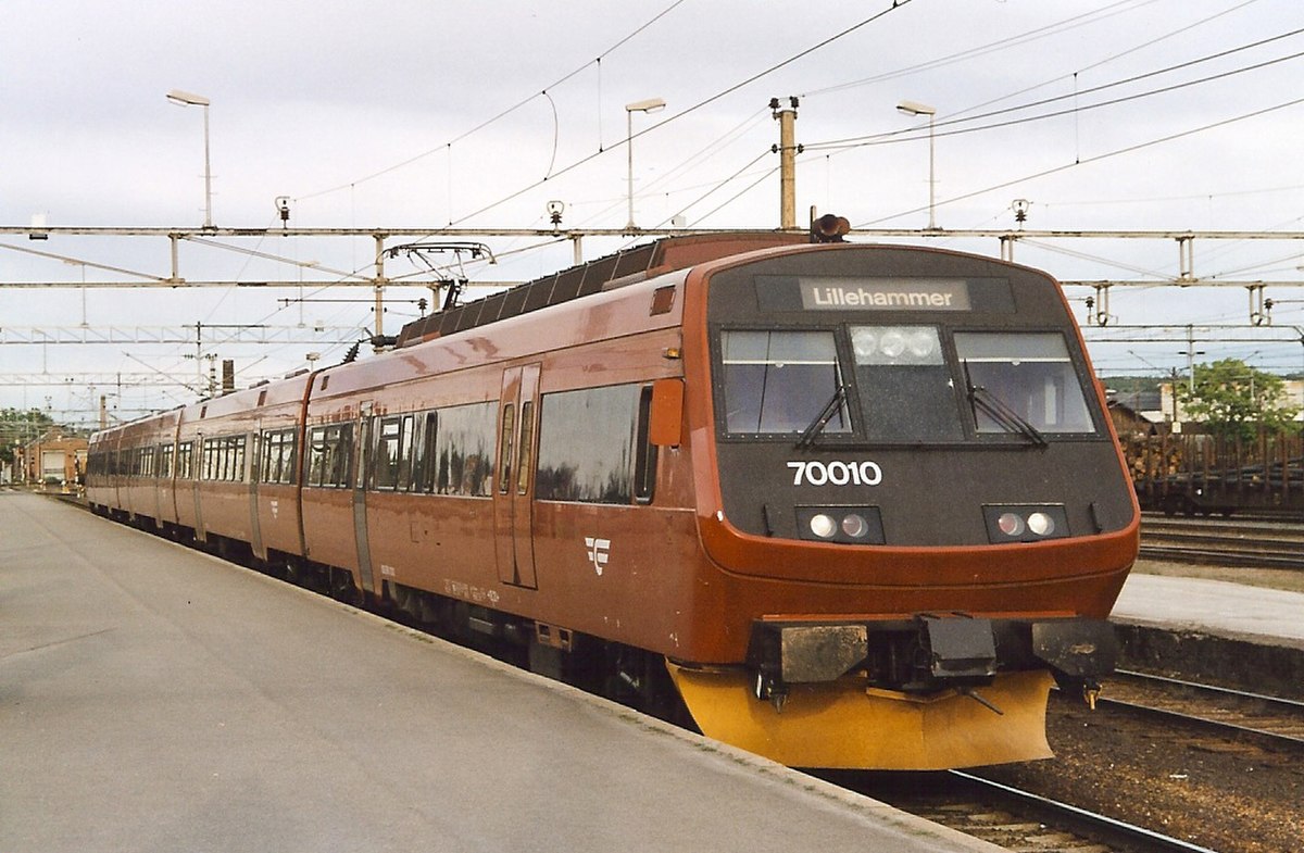 BM70 010 en gare de Hamar.