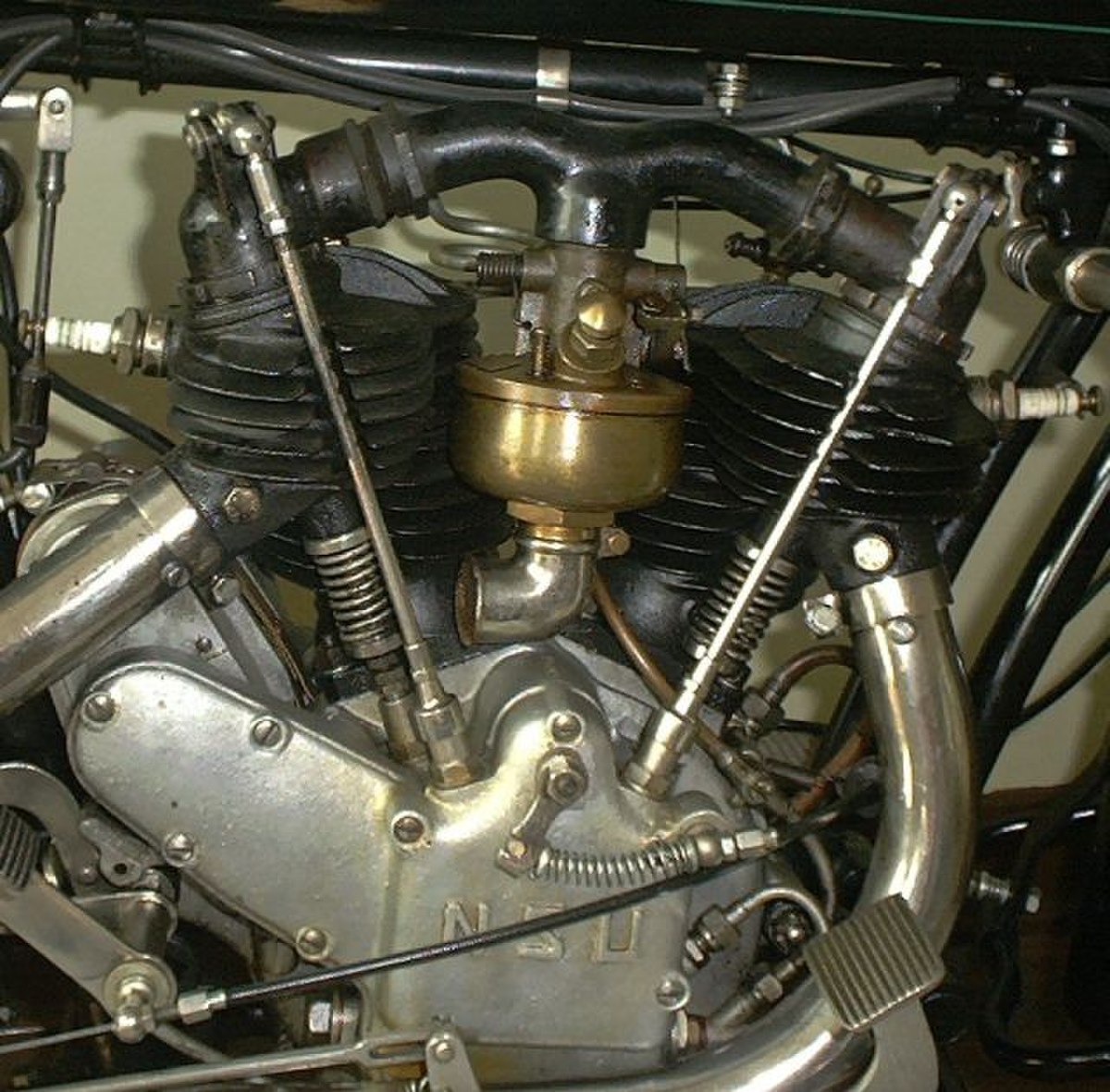 Un moteur en V de motocyclette ancienne à deux cylindres (semi-culbuté)