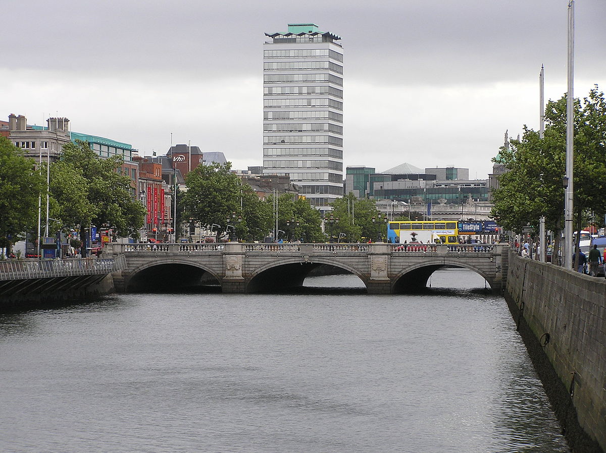 OConnellBridgeDublin.jpg