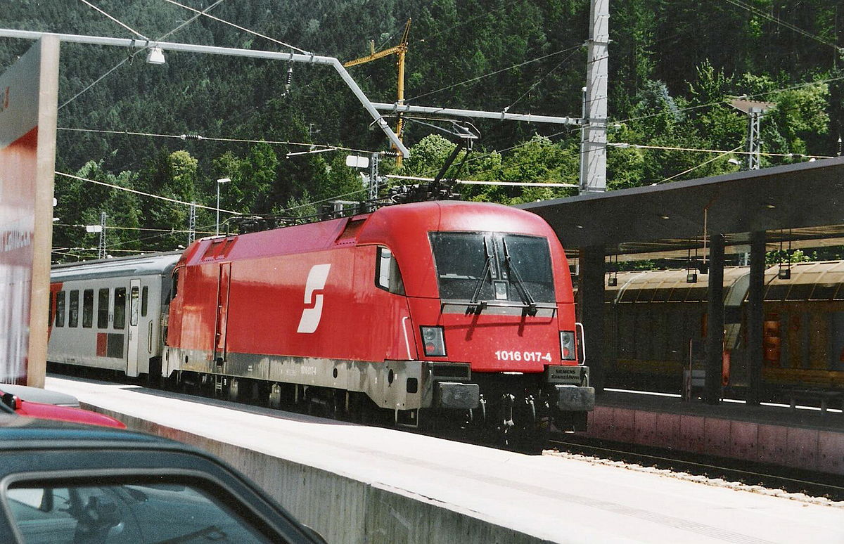 Locomotive Siemens, figurant l'ancien logo de la ÖBB