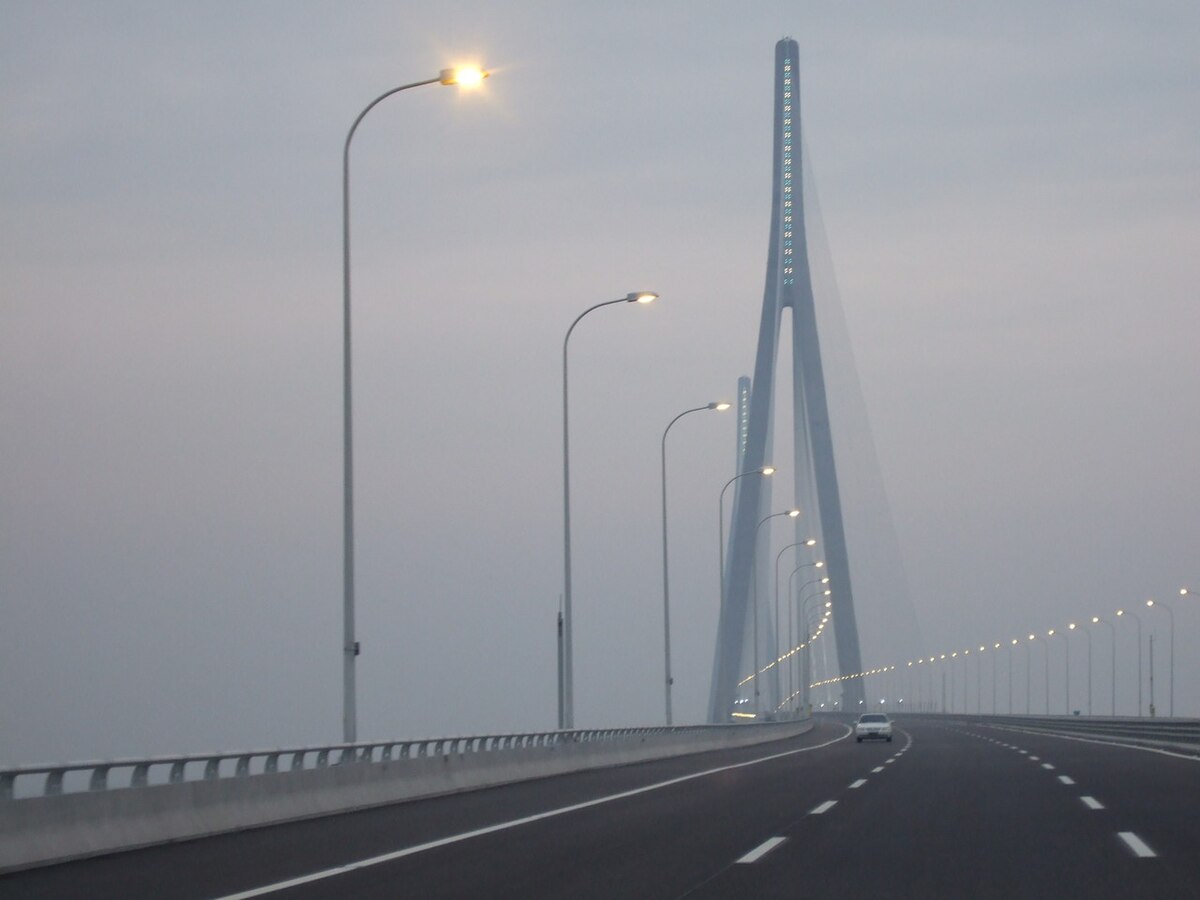 On the Sutong Bridge 1.jpg