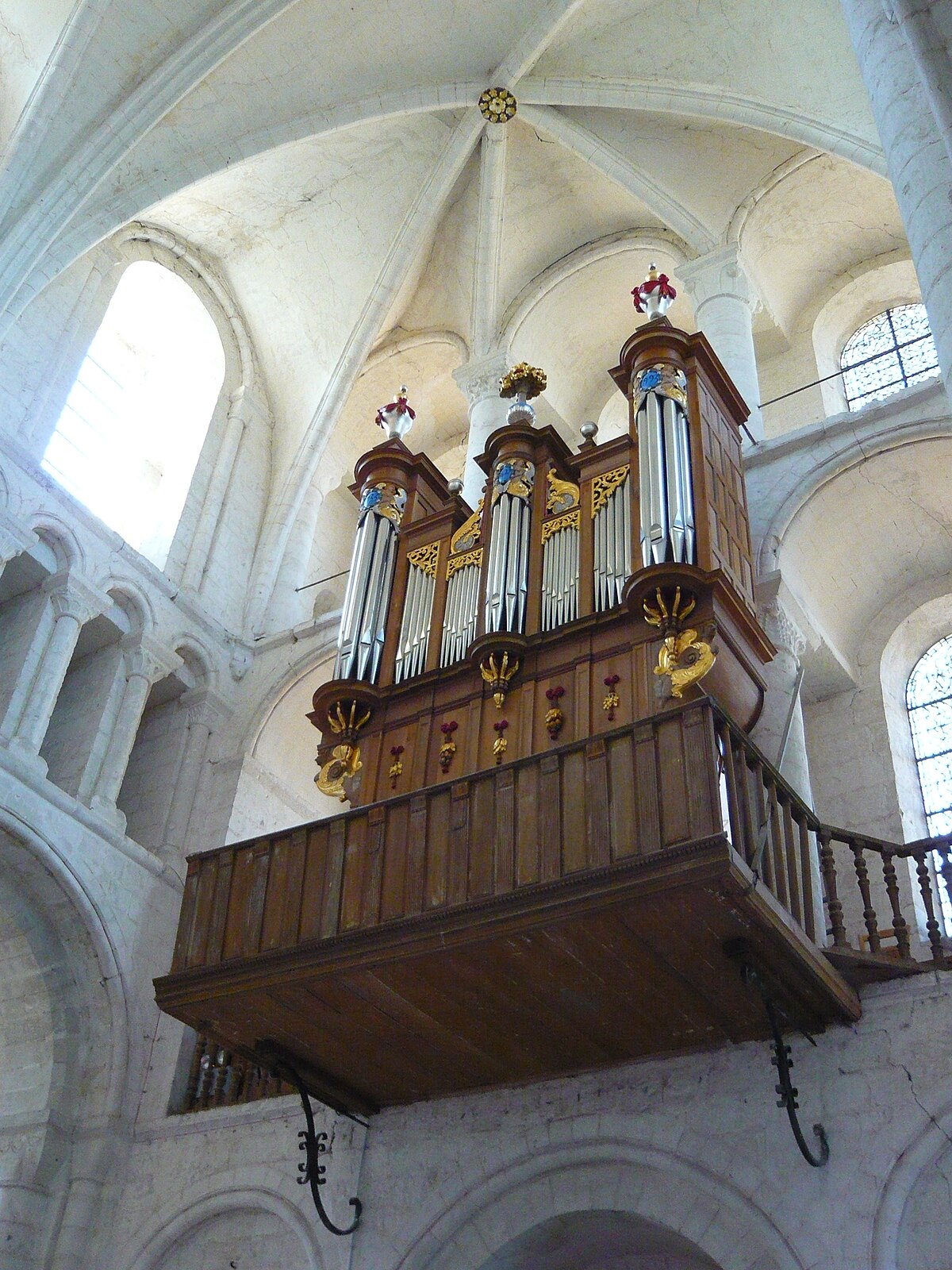 Orgue Abbatiale Saint Georges Boscherville.jpg