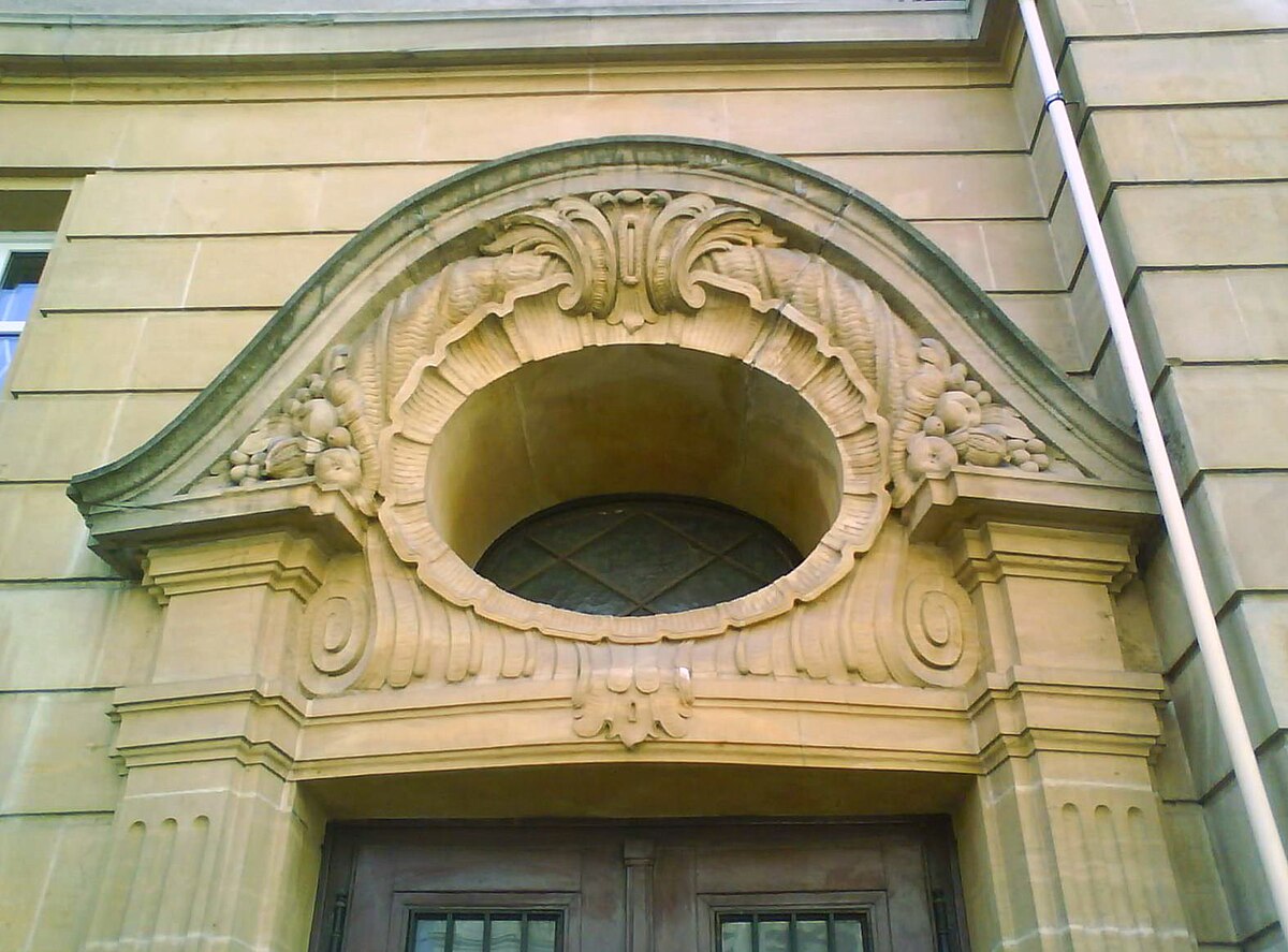 Ornements porte Lycée Georges-de-La-Tour.jpg