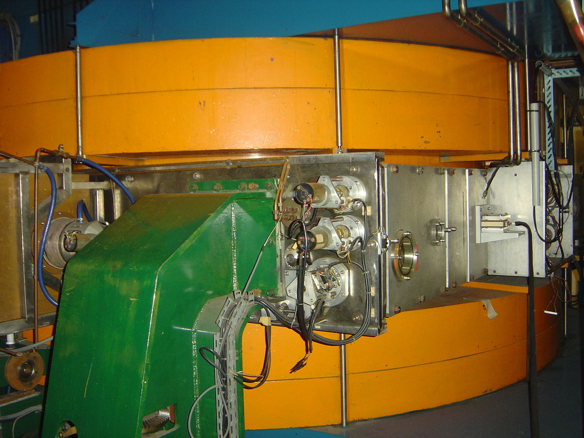 Un aimant du cyclosynchrotron du centre de protonthérapie d'Orsay