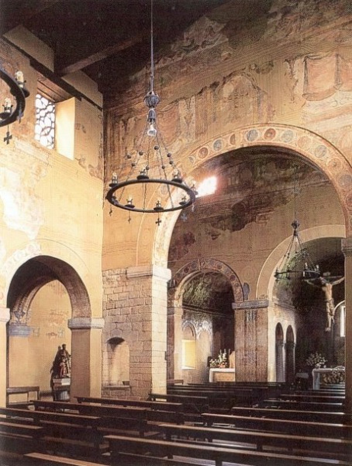 San Julián de los Prados, la nef et les fresques