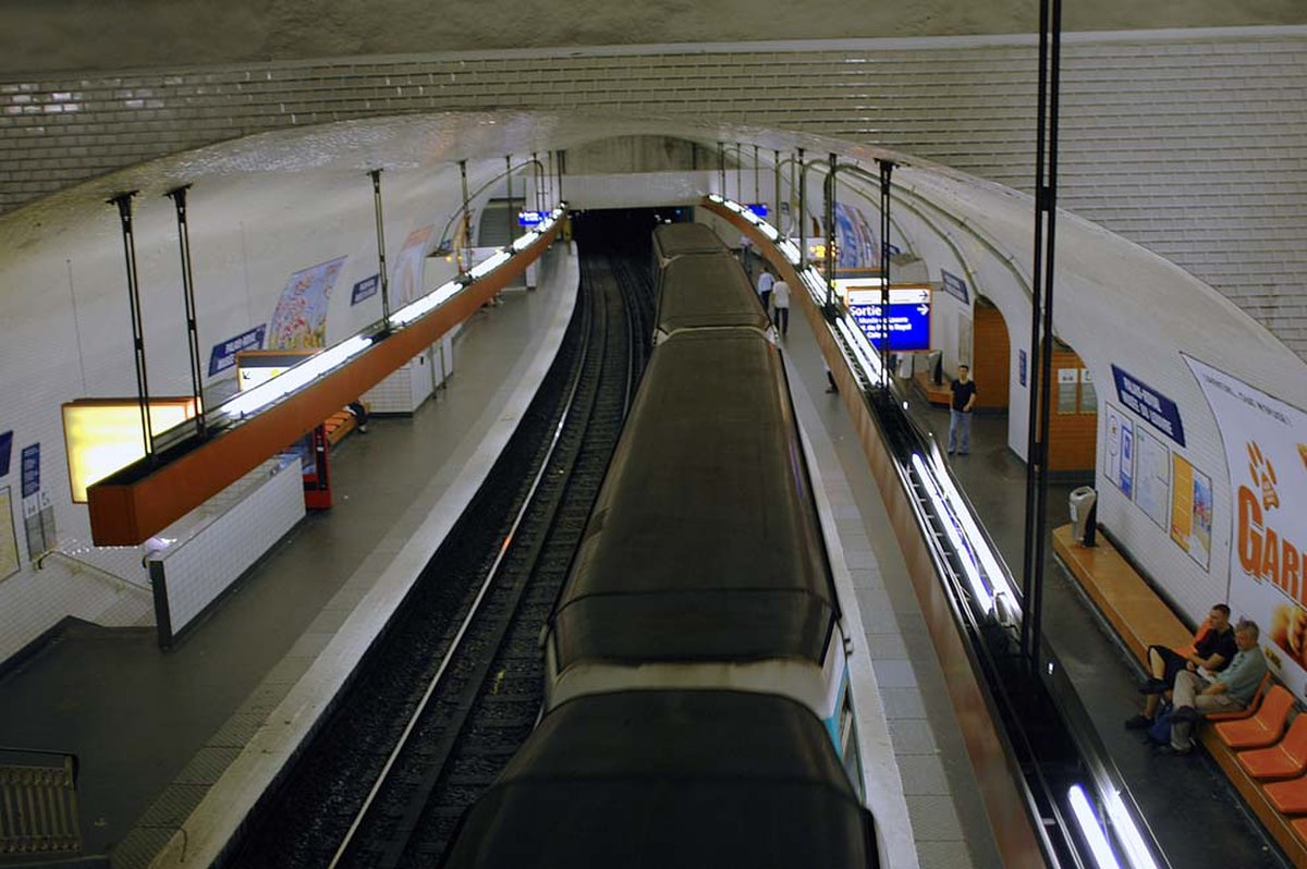 Palais Royal - Musée du Louvre (métro de Paris)