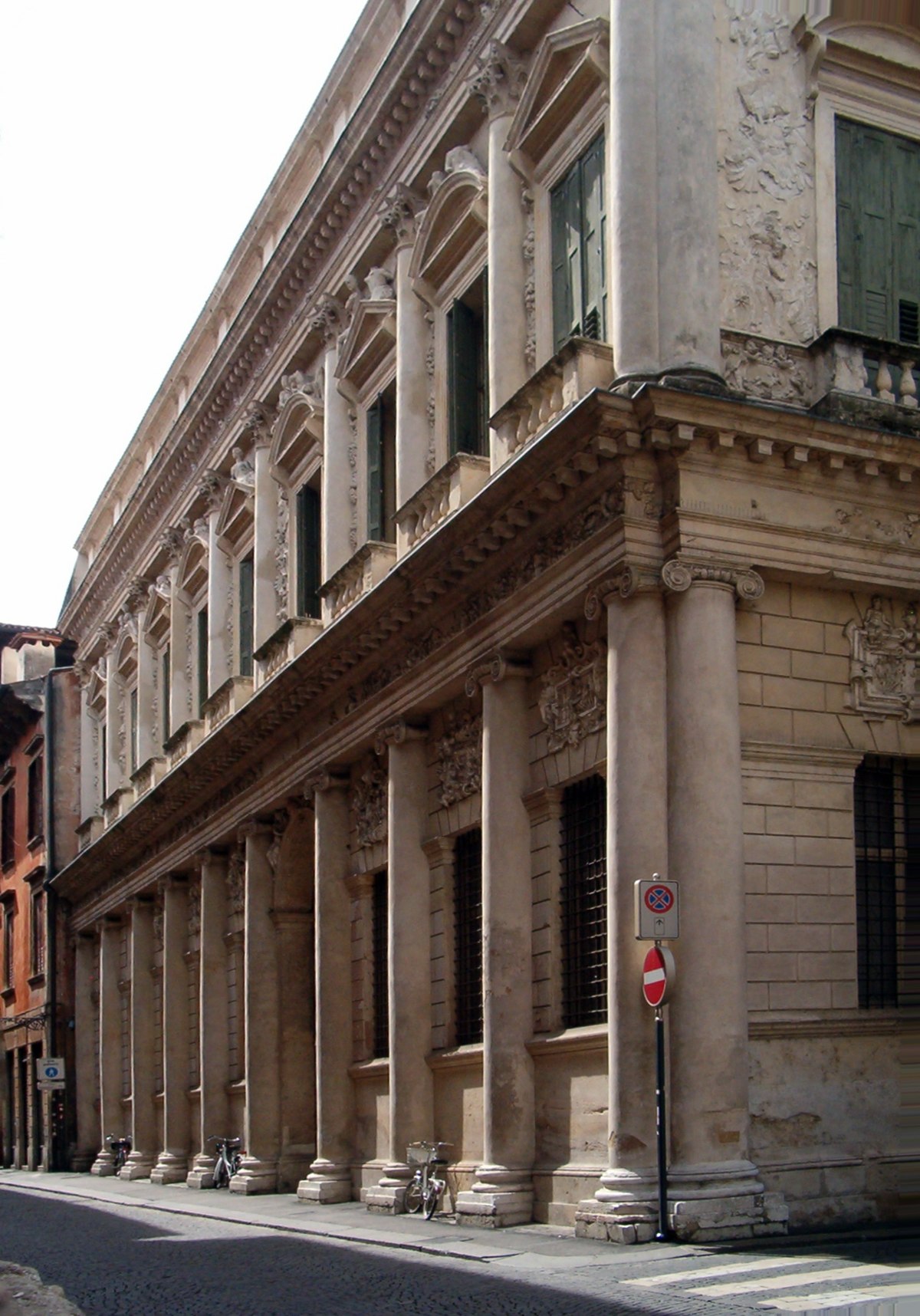 Le Palais Barbaran da Porto, Vicence